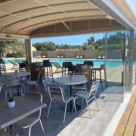 91, T2 A Avec Piscines, Proche